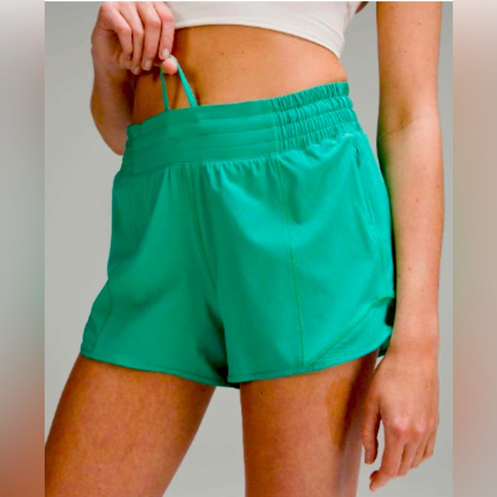 EUC Lululemon Hotty Hot High-Rise Lined Short 4 in Kelly Green Size 8